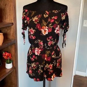 Floral Romper.  👜 3/$20